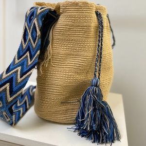 Handmade woven Colombian ethnic Wayuu shoulder bag